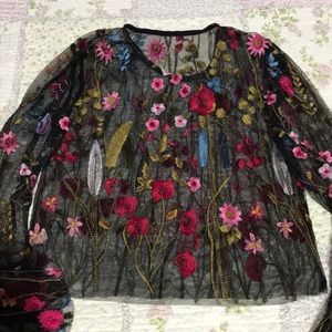 ✨LAST CHANCE✨ Embroidered Top